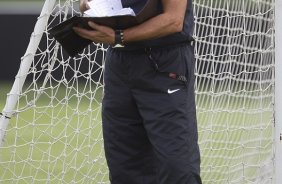 Durante o treino desta tarde no CT Joaquim Grava, no Parque Ecolgico do Tiete. O prximo jogo da equipe ser amanh, sbado, dia 16/03, contra a Uniao Barbarese, jogo da 12 rodada do Campeonato Paulista 2013