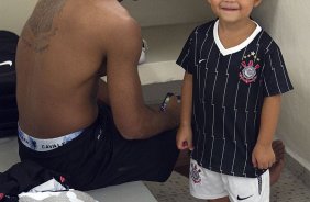 Nos vestiários antes da partida entre Corinthians x Uniao Barbarense realizada esta tarde no estádio do Pacaembu, jogo válido pela 12ª rodada do Campeonato Paulista de 2013