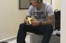 Nos vestiários antes da partida entre Corinthians x Uniao Barbarense realizada esta tarde no estádio do Pacaembu, jogo válido pela 12ª rodada do Campeonato Paulista de 2013