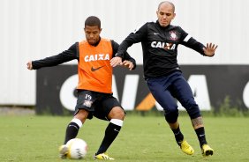 Guilherme e fabio Santos durante Treino do Corinthians realizado no CT Joaquim Grava