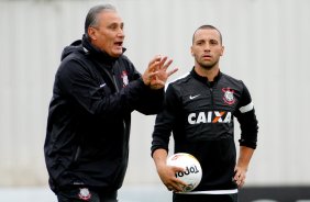 O tcnico Tite e o jogador Guilherme durante Treino do Corinthians realizado no CT Joaquim Grava