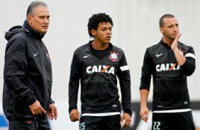 O tcnico Tite e o jogador Romarinho durante Treino do Corinthians realizado no CT Joaquim Grava