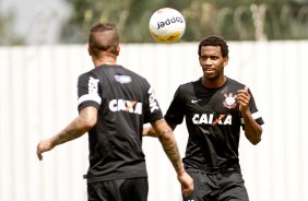 Gil do Corinthians durante treino/SP