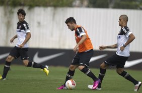 Durante o treino desta manh no CT Joaquim Grava, no Parque Ecolgico do Tiete. O prximo jogo da equipe ser quarta-feira, dia 27/03, contra a Penapolense, no Pacaembu, jogo vlido pela 15 rodada do Campeonato Paulista 2013