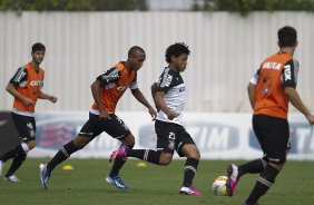 Durante o treino desta manh no CT Joaquim Grava, no Parque Ecolgico do Tiete. O prximo jogo da equipe ser quarta-feira, dia 27/03, contra a Penapolense, no Pacaembu, jogo vlido pela 15 rodada do Campeonato Paulista 2013