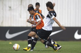 Durante o treino desta manh no CT Joaquim Grava, no Parque Ecolgico do Tiete. O prximo jogo da equipe ser quarta-feira, dia 27/03, contra a Penapolense, no Pacaembu, jogo vlido pela 15 rodada do Campeonato Paulista 2013