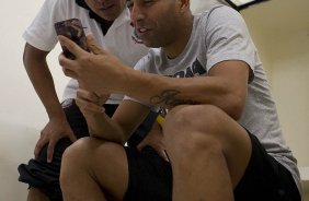 Nos vestiários antes da partida entre Corinthians x Penapolense realizada esta noite no estádio do Pacaembu, jogo válido pela 15ª rodada do Campeonato Paulista de 2013