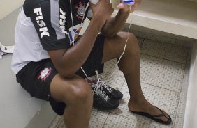 Nos vestiários antes da partida entre Corinthians x São Bernardo realizada esta tarde no estádio do Pacaembu, jogo válido pela 17ª rodada do Campeonato Paulista de 2013