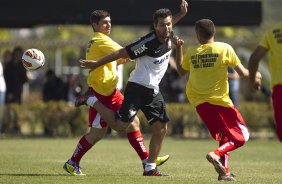 Comissao tecnica do Corinthians faz uma pelada contra os funcionarios da Arena Corinthians após o treino desta manhã no CT Joaquim Grava, no Parque Ecológico do Tiete. O próximo jogo da equipe será domingo, dia 12/05, contra o Santos, no Pacaembu, jogo de ida válido pela final do Campeonato Paulista de 2013