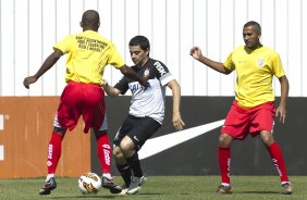 Comissao tecnica do Corinthians faz uma pelada contra os funcionarios da Arena Corinthians após o treino desta manhã no CT Joaquim Grava, no Parque Ecológico do Tiete. O próximo jogo da equipe será domingo, dia 12/05, contra o Santos, no Pacaembu, jogo de ida válido pela final do Campeonato Paulista de 2013