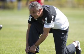 Comissao tecnica do Corinthians faz uma pelada contra os funcionarios da Arena Corinthians após o treino desta manhã no CT Joaquim Grava, no Parque Ecológico do Tiete. O próximo jogo da equipe será domingo, dia 12/05, contra o Santos, no Pacaembu, jogo de ida válido pela final do Campeonato Paulista de 2013