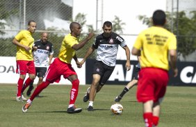 Comissao tecnica do Corinthians faz uma pelada contra os funcionarios da Arena Corinthians após o treino desta manhã no CT Joaquim Grava, no Parque Ecológico do Tiete. O próximo jogo da equipe será domingo, dia 12/05, contra o Santos, no Pacaembu, jogo de ida válido pela final do Campeonato Paulista de 2013