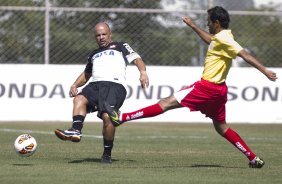 Comissao tecnica do Corinthians faz uma pelada contra os funcionarios da Arena Corinthians após o treino desta manhã no CT Joaquim Grava, no Parque Ecológico do Tiete. O próximo jogo da equipe será domingo, dia 12/05, contra o Santos, no Pacaembu, jogo de ida válido pela final do Campeonato Paulista de 2013