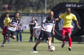 Comissao tecnica do Corinthians faz uma pelada contra os funcionarios da Arena Corinthians após o treino desta manhã no CT Joaquim Grava, no Parque Ecológico do Tiete. O próximo jogo da equipe será domingo, dia 12/05, contra o Santos, no Pacaembu, jogo de ida válido pela final do Campeonato Paulista de 2013