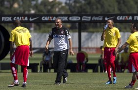Comissao tecnica do Corinthians faz uma pelada contra os funcionarios da Arena Corinthians após o treino desta manhã no CT Joaquim Grava, no Parque Ecológico do Tiete. O próximo jogo da equipe será domingo, dia 12/05, contra o Santos, no Pacaembu, jogo de ida válido pela final do Campeonato Paulista de 2013