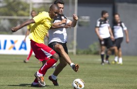 Comissao tecnica do Corinthians faz uma pelada contra os funcionarios da Arena Corinthians após o treino desta manhã no CT Joaquim Grava, no Parque Ecológico do Tiete. O próximo jogo da equipe será domingo, dia 12/05, contra o Santos, no Pacaembu, jogo de ida válido pela final do Campeonato Paulista de 2013