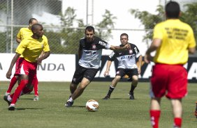 Comissao tecnica do Corinthians faz uma pelada contra os funcionarios da Arena Corinthians após o treino desta manhã no CT Joaquim Grava, no Parque Ecológico do Tiete. O próximo jogo da equipe será domingo, dia 12/05, contra o Santos, no Pacaembu, jogo de ida válido pela final do Campeonato Paulista de 2013