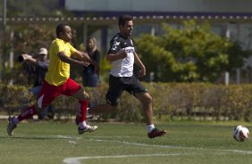 Comissao tecnica do Corinthians faz uma pelada contra os funcionarios da Arena Corinthians após o treino desta manhã no CT Joaquim Grava, no Parque Ecológico do Tiete. O próximo jogo da equipe será domingo, dia 12/05, contra o Santos, no Pacaembu, jogo de ida válido pela final do Campeonato Paulista de 2013