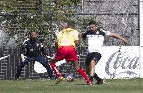 Comissao tecnica do Corinthians faz uma pelada contra os funcionarios da Arena Corinthians após o treino desta manhã no CT Joaquim Grava, no Parque Ecológico do Tiete. O próximo jogo da equipe será domingo, dia 12/05, contra o Santos, no Pacaembu, jogo de ida válido pela final do Campeonato Paulista de 2013