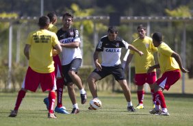 Comissao tecnica do Corinthians faz uma pelada contra os funcionarios da Arena Corinthians após o treino desta manhã no CT Joaquim Grava, no Parque Ecológico do Tiete. O próximo jogo da equipe será domingo, dia 12/05, contra o Santos, no Pacaembu, jogo de ida válido pela final do Campeonato Paulista de 2013