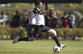 Comissao tecnica do Corinthians faz uma pelada contra os funcionarios da Arena Corinthians após o treino desta manhã no CT Joaquim Grava, no Parque Ecológico do Tiete. O próximo jogo da equipe será domingo, dia 12/05, contra o Santos, no Pacaembu, jogo de ida válido pela final do Campeonato Paulista de 2013