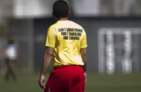 Comissao tecnica do Corinthians faz uma pelada contra os funcionarios da Arena Corinthians após o treino desta manhã no CT Joaquim Grava, no Parque Ecológico do Tiete. O próximo jogo da equipe será domingo, dia 12/05, contra o Santos, no Pacaembu, jogo de ida válido pela final do Campeonato Paulista de 2013