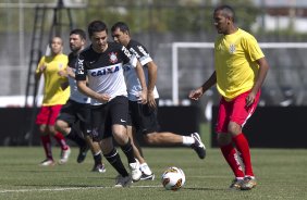 Comissao tecnica do Corinthians faz uma pelada contra os funcionarios da Arena Corinthians após o treino desta manhã no CT Joaquim Grava, no Parque Ecológico do Tiete. O próximo jogo da equipe será domingo, dia 12/05, contra o Santos, no Pacaembu, jogo de ida válido pela final do Campeonato Paulista de 2013