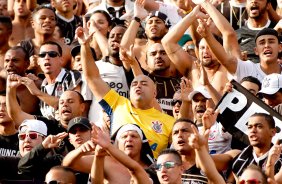 Torcida do Corinthians durante primeira partida da final do Campeonato Paulista 2013