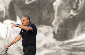Durante o treino do Corinthians realizado esta tarde no CT Joaquim Grava, zona leste de So Paulo; o prximo jogo do time ser quarta-feira, dia 15/05, contra o Boca Juniors, da Argentina, no estdio do Pacaembu, jogo da volta, vlido pela Copa Libertadores da Amrica 2013 ; SP/SP - 14/05/2013