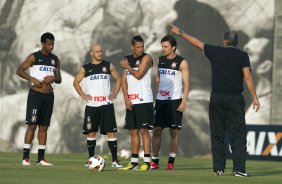 Durante o treino do Corinthians realizado esta tarde no CT Joaquim Grava, zona leste de So Paulo; o prximo jogo do time ser quarta-feira, dia 15/05, contra o Boca Juniors, da Argentina, no estdio do Pacaembu, jogo da volta, vlido pela Copa Libertadores da Amrica 2013 ; SP/SP - 14/05/2013