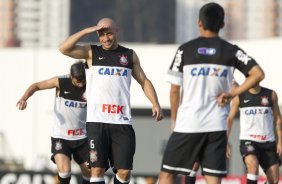 Durante o treino do Corinthians realizado esta tarde no CT Joaquim Grava, zona leste de So Paulo; o prximo jogo do time ser quarta-feira, dia 15/05, contra o Boca Juniors, da Argentina, no estdio do Pacaembu, jogo da volta, vlido pela Copa Libertadores da Amrica 2013 ; SP/SP - 14/05/2013