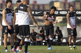 Durante o treino do Corinthians realizado esta tarde no CT Joaquim Grava, zona leste de So Paulo; o prximo jogo do time ser quarta-feira, dia 15/05, contra o Boca Juniors, da Argentina, no estdio do Pacaembu, jogo da volta, vlido pela Copa Libertadores da Amrica 2013 ; SP/SP - 14/05/2013