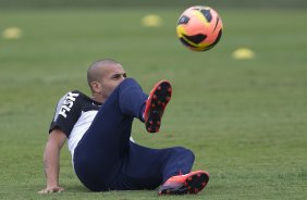 Durante o treino desta manh no CT Joaquim Grava, no Parque Ecolgico do Tiete. O prximo jogo da equipe ser quarta-feira, dia 05/06, contra o Cruzeiro, na Arena do Jacar, jogo vlido pela 4 rodada do Campeonato Brasileiro de 2013