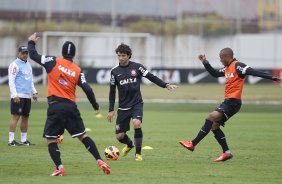 Durante o treino desta manh no CT Joaquim Grava, no Parque Ecolgico do Tiete. O prximo jogo da equipe ser quarta-feira, dia 05/06, contra o Cruzeiro, na Arena do Jacar, jogo vlido pela 4 rodada do Campeonato Brasileiro de 2013