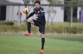 Durante o treino desta manh no CT Joaquim Grava, no Parque Ecolgico do Tiete. O prximo jogo da equipe ser quarta-feira, dia 05/06, contra o Cruzeiro, na Arena do Jacar, jogo vlido pela 4 rodada do Campeonato Brasileiro de 2013