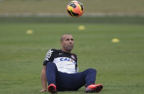 Durante o treino desta manh no CT Joaquim Grava, no Parque Ecolgico do Tiete. O prximo jogo da equipe ser quarta-feira, dia 05/06, contra o Cruzeiro, na Arena do Jacar, jogo vlido pela 4 rodada do Campeonato Brasileiro de 2013