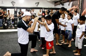Junior Cigano, lutador do Corinthians, durante evento com criancas de escolas publicas e entidades assistidas pelos projetos sociais do clube
