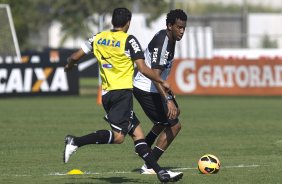 Durante o treino desta manh no CT Joaquim Grava, no Parque Ecolgico do Tiete. O prximo jogo da equipe ser dia 03/07, domingo, no Morumbi, jogo de ida vlido pela Recopa 2013