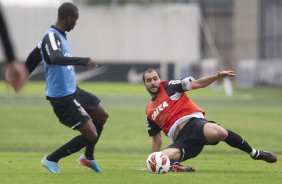 Durante o treino desta manh no CT Joaquim Grava, no Parque Ecolgico do Tiete. O prximo jogo da equipe ser dia 03/07, domingo, no Morumbi, jogo de ida vlido pela Recopa 2013