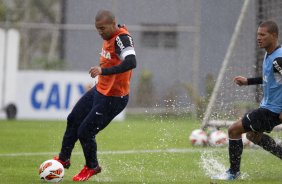 Durante o treino desta manh no CT Joaquim Grava, no Parque Ecolgico do Tiete. O prximo jogo da equipe ser dia 03/07, domingo, no Morumbi, jogo de ida vlido pela Recopa 2013