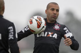 Durante o treino desta manh no CT Joaquim Grava, no Parque Ecolgico do Tiete. O prximo jogo da equipe ser dia 03/07, domingo, no Morumbi, jogo de ida vlido pela Recopa 2013