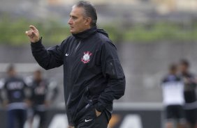 Durante o treino desta manh no CT Joaquim Grava, no Parque Ecolgico do Tiete. O prximo jogo da equipe ser dia 03/07, domingo, no Morumbi, jogo de ida vlido pela Recopa 2013