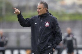 Durante o treino desta manh no CT Joaquim Grava, no Parque Ecolgico do Tiete. O prximo jogo da equipe ser dia 03/07, domingo, no Morumbi, jogo de ida vlido pela Recopa 2013