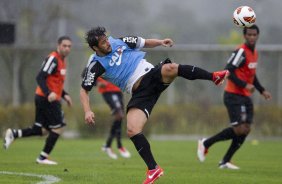 Durante o treino desta manh no CT Joaquim Grava, no Parque Ecolgico do Tiete. O prximo jogo da equipe ser dia 03/07, domingo, no Morumbi, jogo de ida vlido pela Recopa 2013