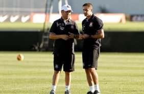 O novo auxiliar tcnico do Corinthians Silvinho durante treino realizado no CT Joaquim Grava