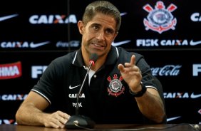 O novo auxiliar técnico do Corinthians Silvinho durante treino realizado no CT Joaquim Grava