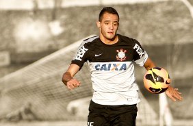 Renato Augusto do Corinthians durante treino realizado no CT Joaquim Grava