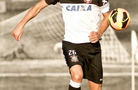 Renato Augusto do Corinthians durante treino realizado no CT Joaquim Grava