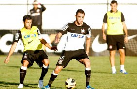 Renato Augusto do Corinthians durante treino realizado no CT Joaquim Grava