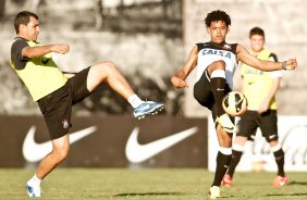 Romarinho do Corinthians durante treino realizado no CT Joaquim Grava